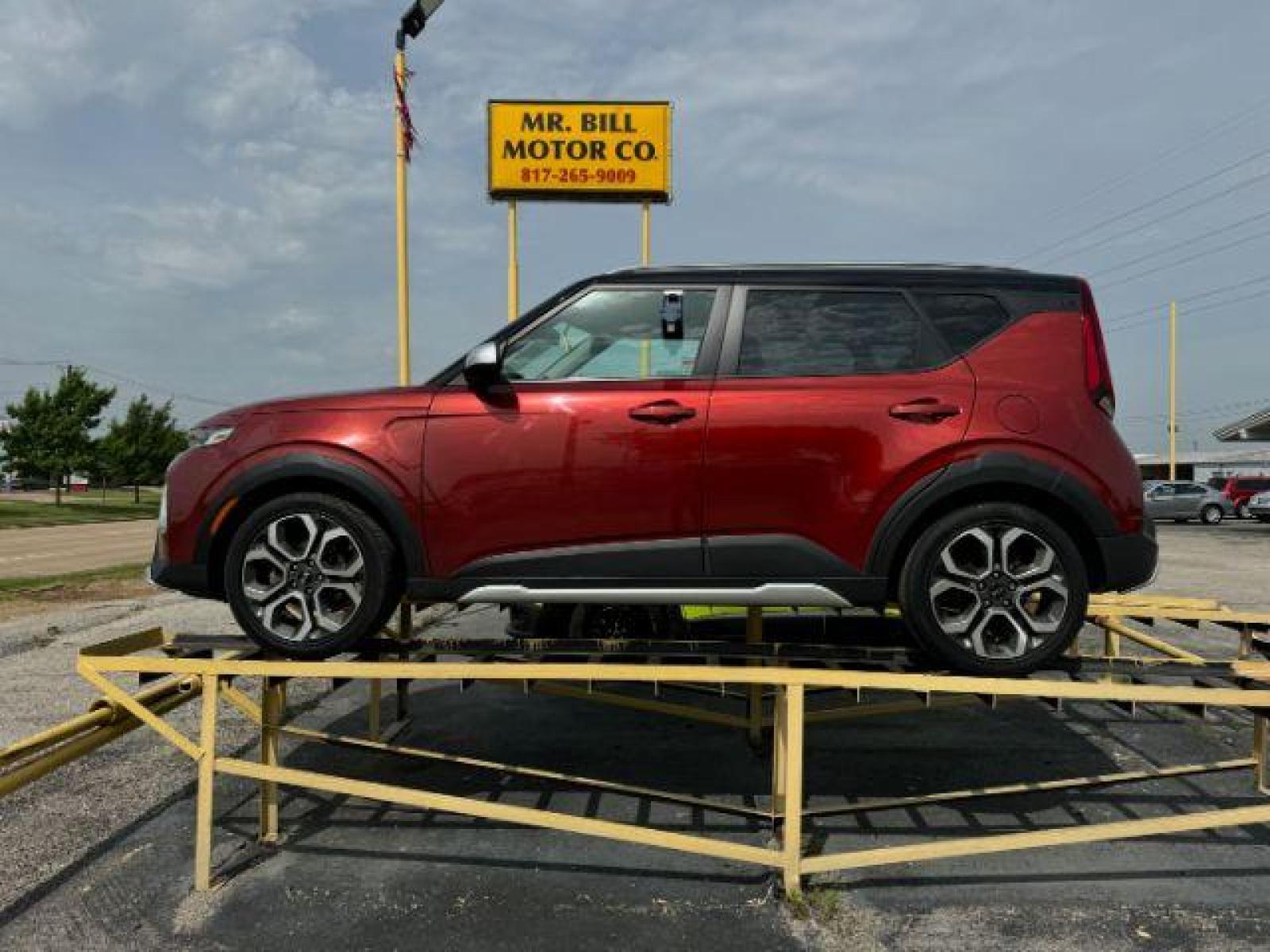 2021 MAROON Kia Soul X-Line (KNDJ23AU1M7) with an 2.0L L4 DOHC 16V engine, Continuously Variable Transmission transmission, located at 2715 W Pioneer Pkwy, Arlington, TX, 76013, (817) 265-9009, 32.710262, -97.153236 - Photo #2